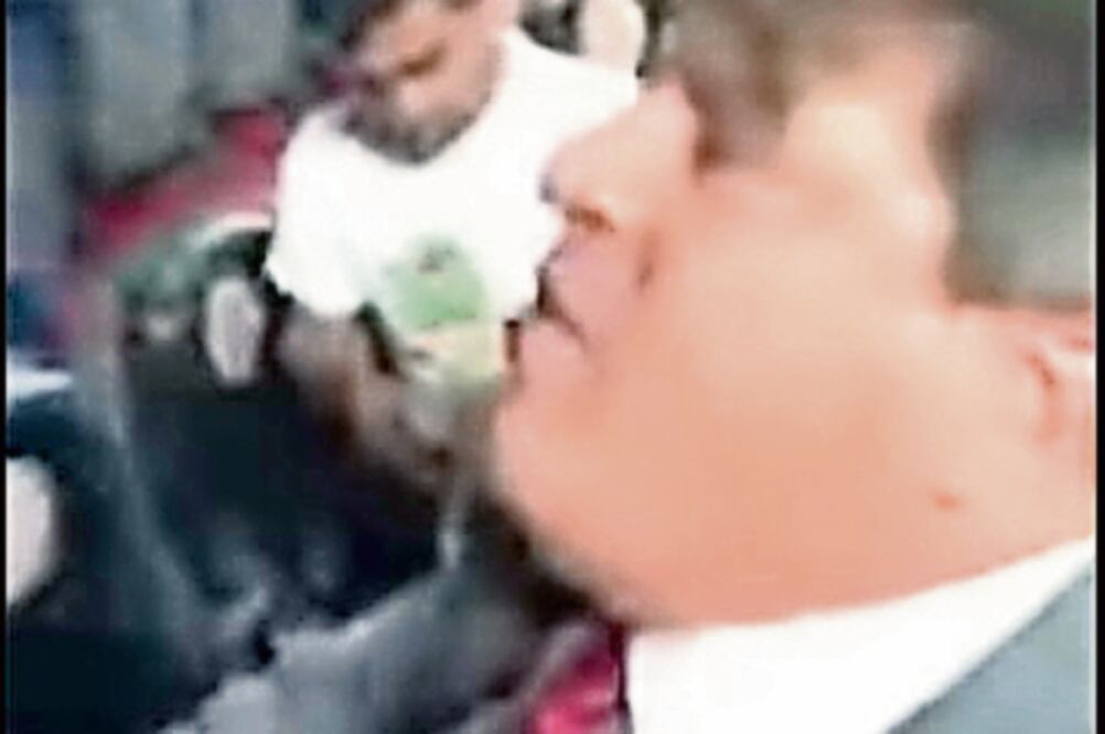 Miguel Herrera retó a golpes a un aficionado en el estadio Caliente. (YOUTUBE)