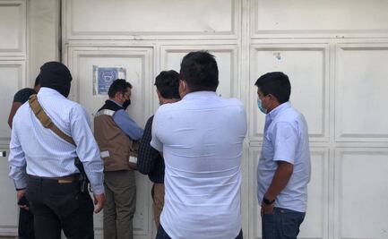 ¿Y los delincuentes? Policías resguardan 20 horas inmueble; empleados niegan criminales atrincherados en el lugar