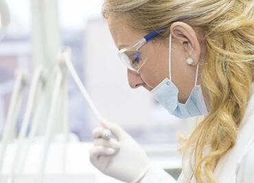 Aumentan hospitalizaciones y muertes por Covid-19 en EU hacia el final del verano