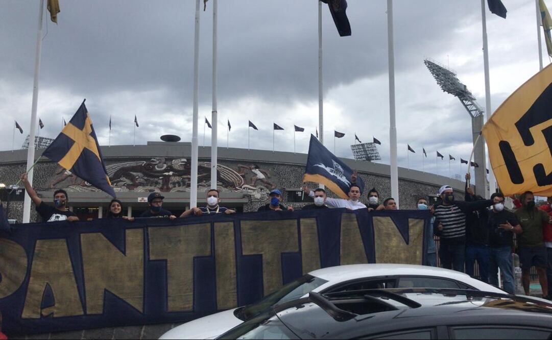 Los aficionados apoyaban a Pumas previo al duelo contra América (Especial)