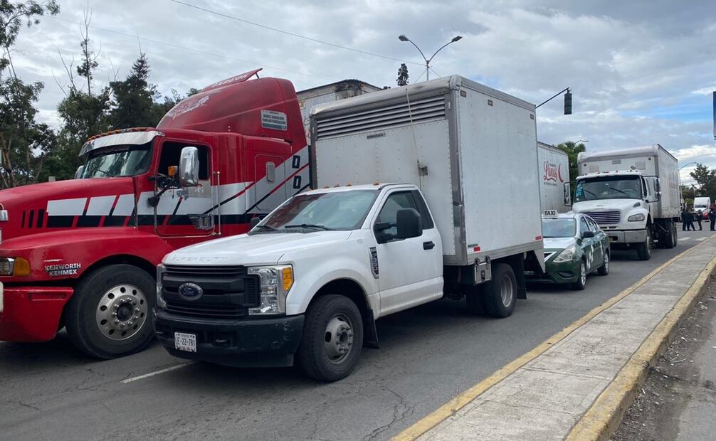 Vecinos de la alcaldía Gustavo A Madero y del municipio de Nezahualcóyotl, en el Estado de México, ya llevan más de seis horas bloqueando las avenida 602. Foto: Especial