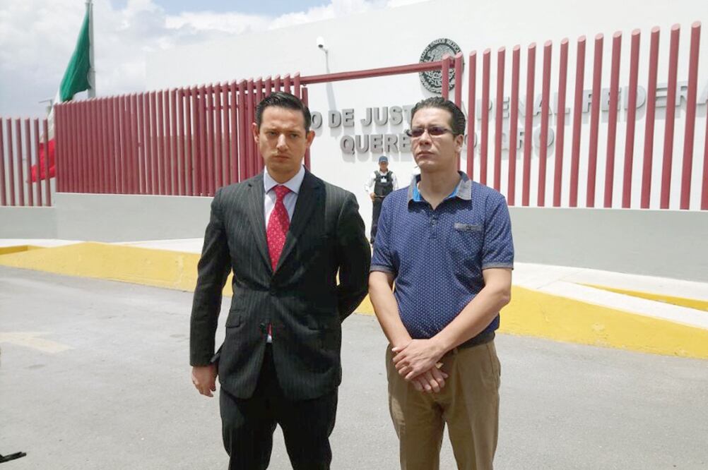 El abogado Patricio Kegel Jacob (izq.) aseguró que su cliente Luis Alberto López López (der.), chofer Manuel Barreiro, en ningún momento pudo haber adquirido la empresa Manhattan Master Plan Development (MARITTZA NAVARRO. EL UNIVERSAL)