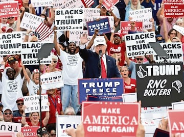 Mujeres acusan a Trump de sobrepasarse con ellas