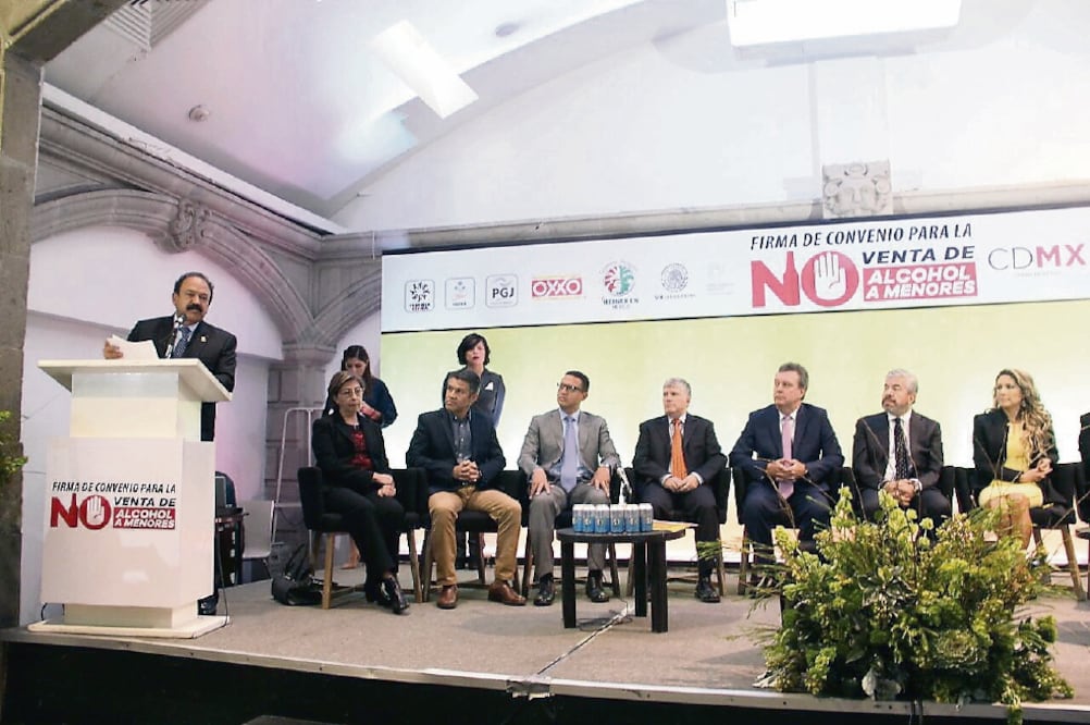 El secretario de Salud capitalino, Armando Ahued, comentó que el consumo de bebida s embriagantes ocasiona el desarrollo de 200 enfermedades y lesiones (ESPECIAL)