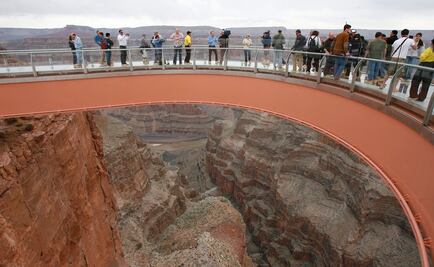 Buscan cuerpo de persona que se arrojó desde puente del Gran Cañón