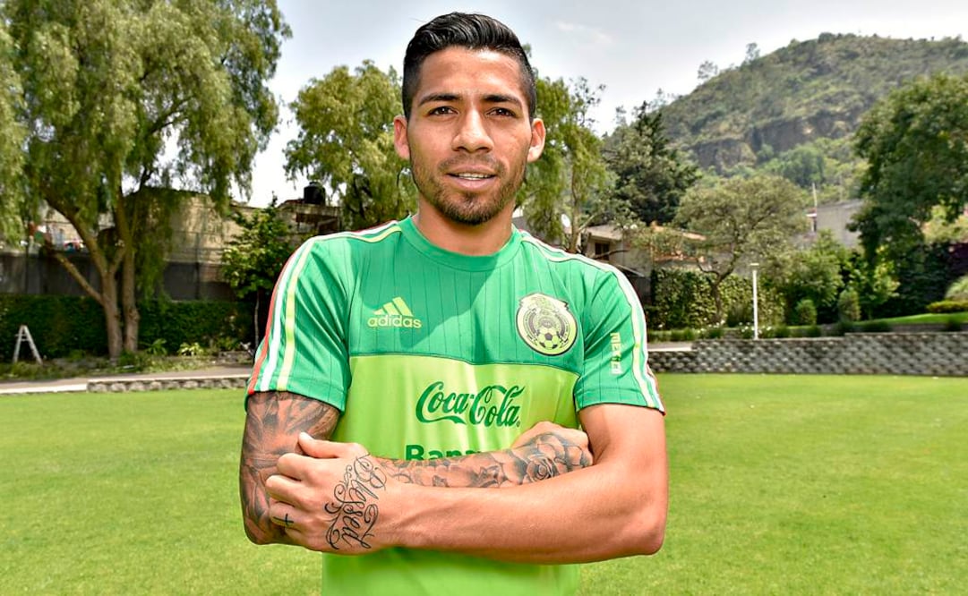 Javier Aquino al término del entrenamiento del Tri. Imago7