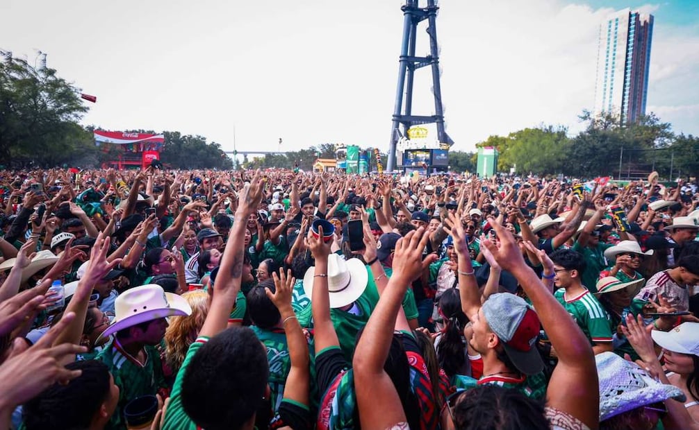 Monterrey volvió a convertirse este domingo en una enorme cancha para vivir el partido entre México e Inglaterra.
Foto: Especial.