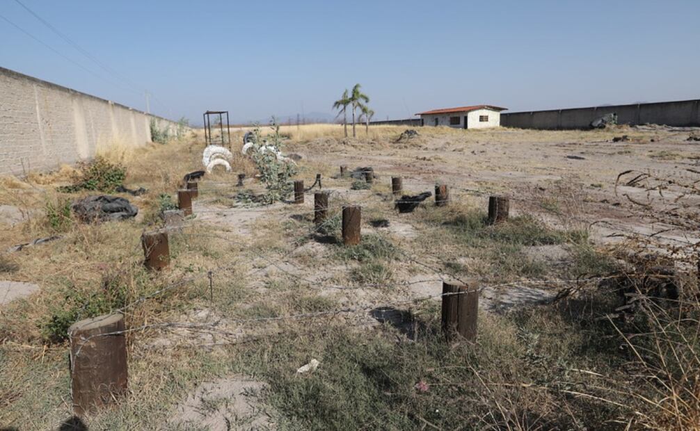 FOTOS: " Desde analgésicos hasta pesas para ejercicio; los otros hallazgos en el campo de exterminio de Teuchitlán, Jalisco". Fotos: de Coordinación General de Seguridad de Jalisco
