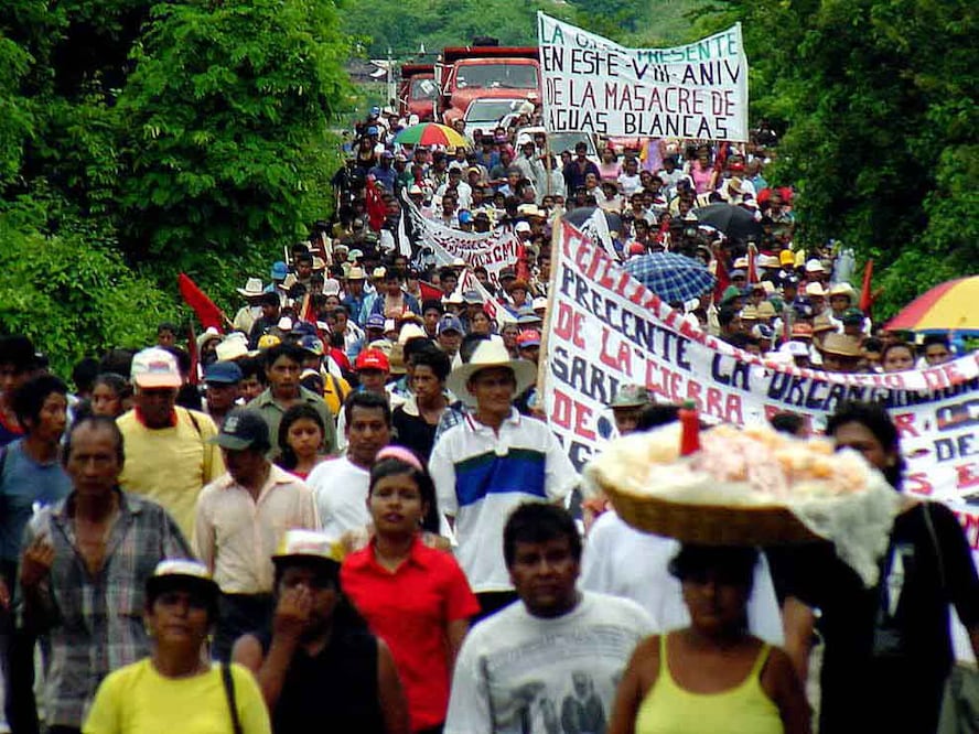 Pobladores de 17 comunidades asentadas en la zona de Los Chimalapas, marcharon para exigir respeto a sus derechos agrarios. | Foto: Archivo/Claudio Vargas/ Archivo El Universal.