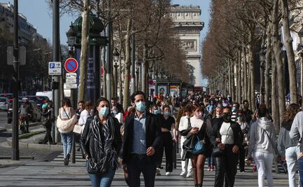 Francia pone en “vigilancia reforzada” a 20 departamentos por aumento de casos de Covid-19