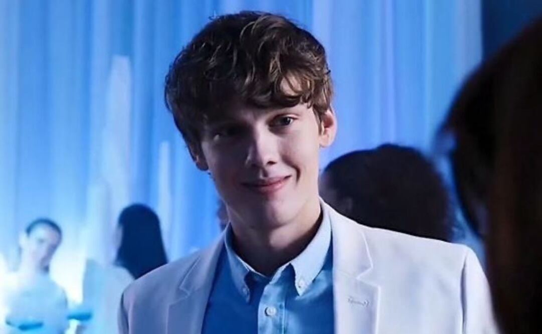 Hunter Doohan es Tyler Galpin en "Merlina". Fuente: Instagram @worndays