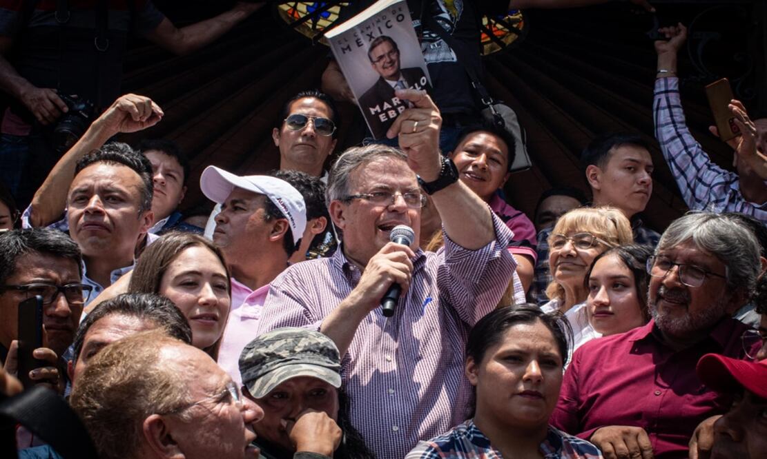 Marcelo Ebrard señaló que hay una evidente desproporción en los recursos utilizados por las "corcholatas" en sus recorridos por el país, por lo que exige que haya un tope de gastos. Foto: Gabriel Pano/EL UNIVERSAL