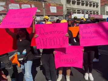 ¡Queremos trabajar!; Comerciantes y trabajadores de Plaza Izagaga 89 realizan bloqueo para exigir reapertura del lugar