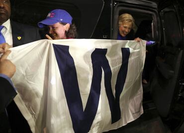 Los Obama y Clinton celebran triunfo de los Cubs