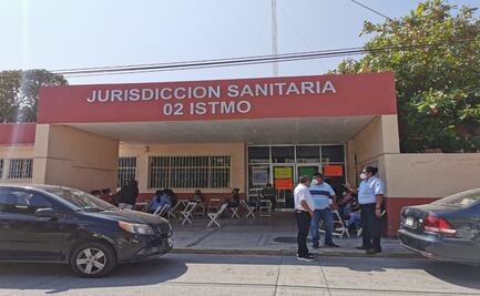Paran labores 3 mil empleados de Salud en Oaxaca; exigen vacunas contra Covid-19 