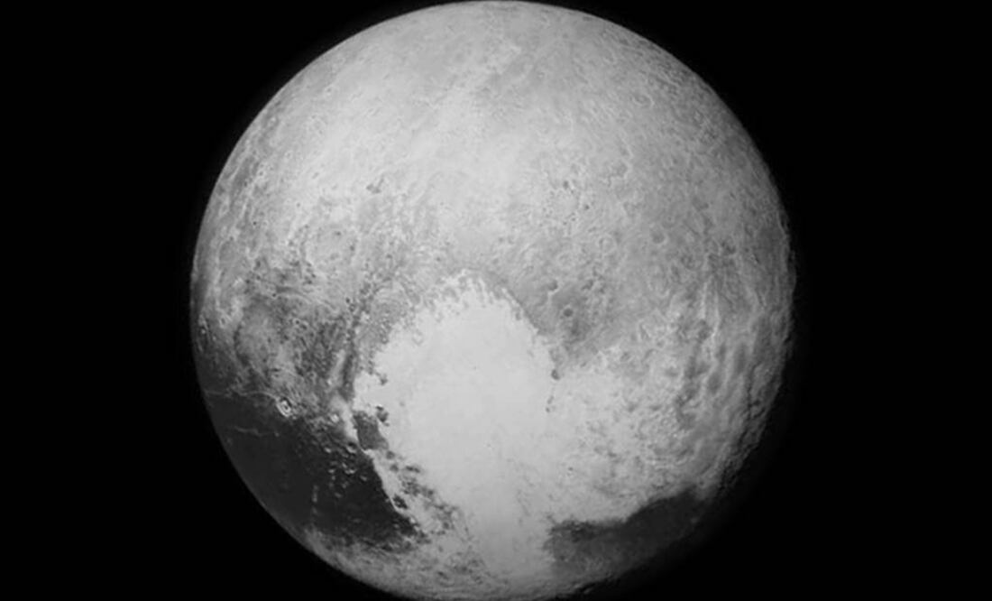 Gran parte de la superficie de Plutón esta cubierta de hielo de metano y nitrógeno. Foto: NASA