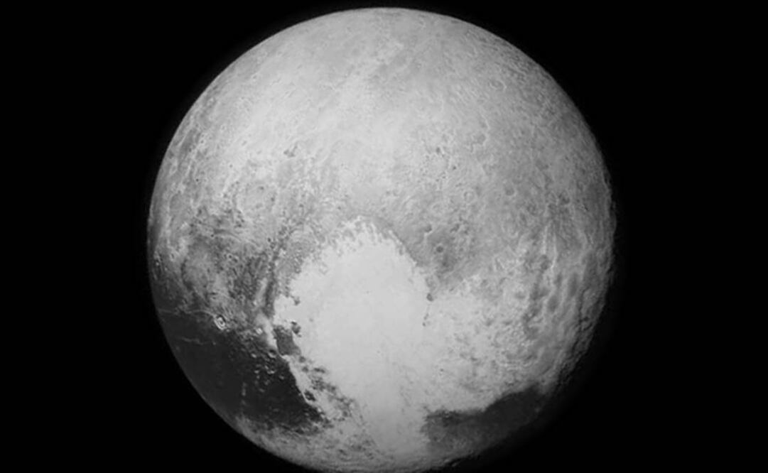 Gran parte de la superficie de Plutón esta cubierta de hielo de metano y nitrógeno. Foto: NASA