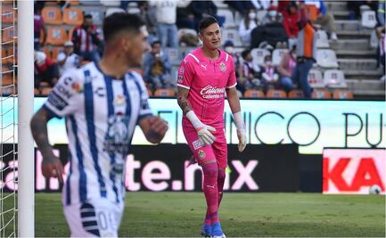 Raúl Gudiño comete error y Sepúlveda anota autogol