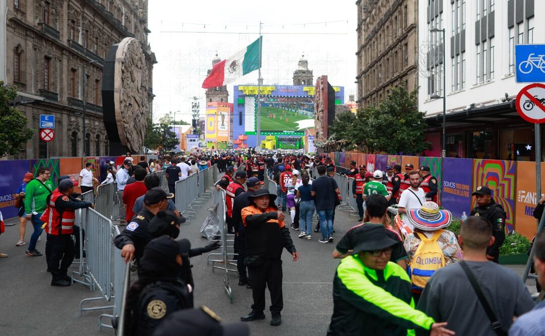 Fan Fest del Mundial en el Zócalo mantiene filtros de seguridad. Foto: Arantxa Meave