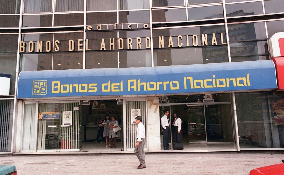 Oficinas del Patronato del Ahorro Nacional, 1997. El proyecto financiero ideado por Miguel Alemán operó durante varias décadas. Foto: René Rozainz/EL UNIVERSAL.