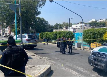 Sujetos disparan y matan a mujer que circulaba sobre Viaducto; policías buscan a los responsables