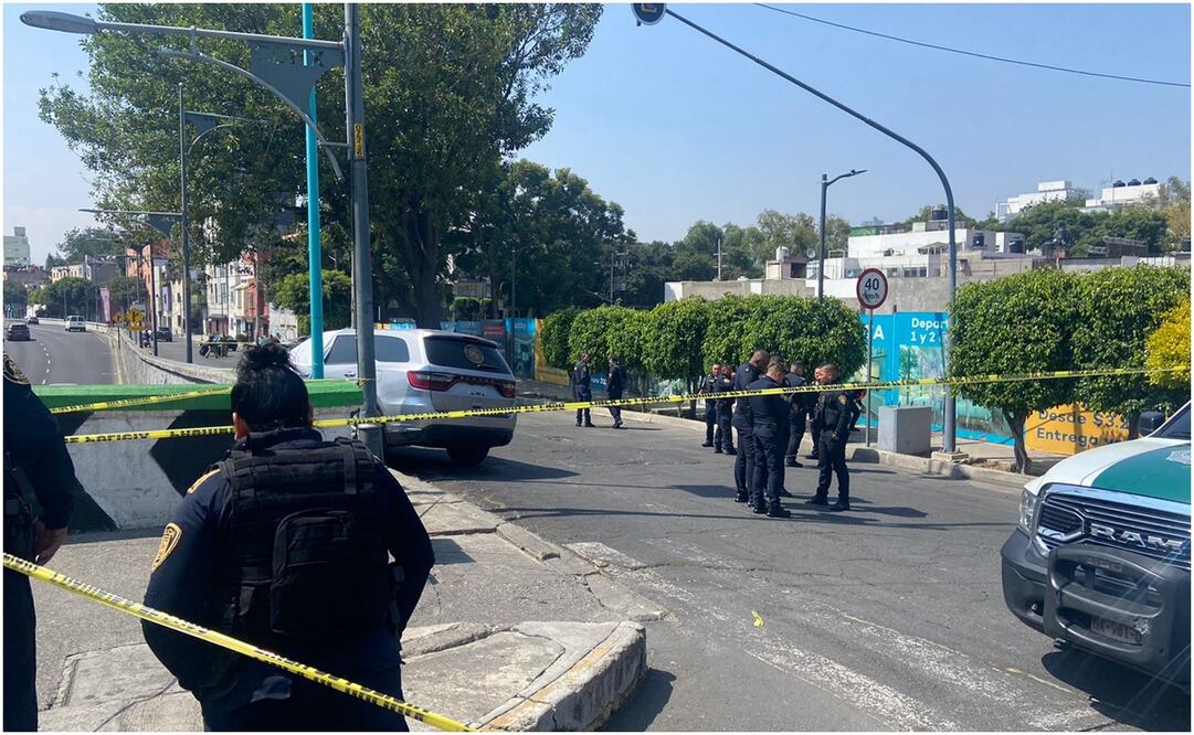 Sujetos a bordo de una motocicleta, dispararon y asesinaron a una mujer sobre Viaducto. Foto: Juan Carlos Williams