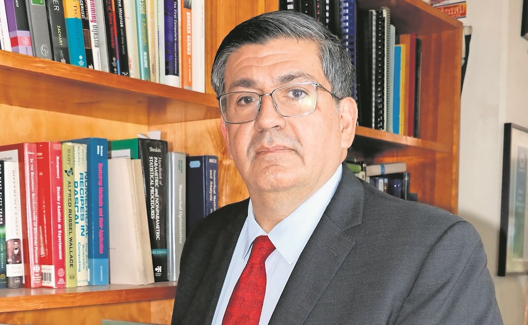 Carlos A. Coello Coello se convertirá en el primer computólogo miembro de El Colegio Nacional, a donde ingresará en una ceremonia a celebrarse el próximo 5 de mayo. Foto: Efrén Díaz / Cinvestav