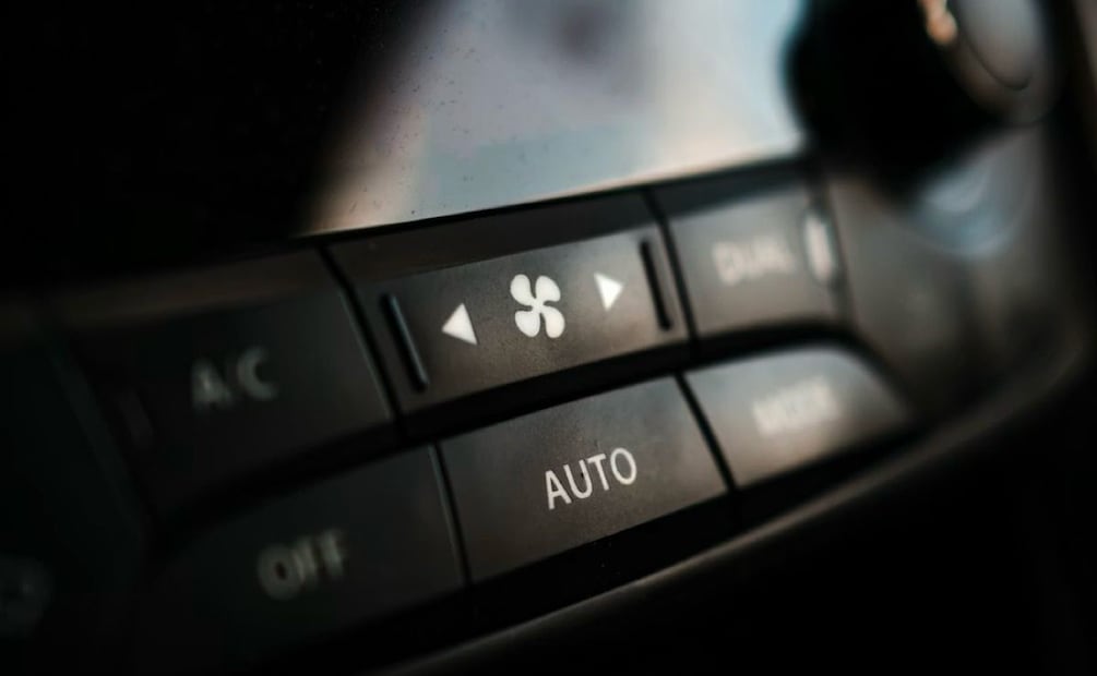 El modo Eco controla ciertos sistemas del auto para optimizar la gasolina. Foto: Unsplash