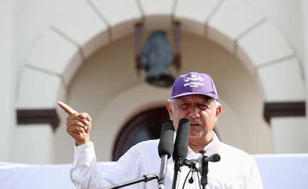 AMLO wants Mancera and Napito off the plane!