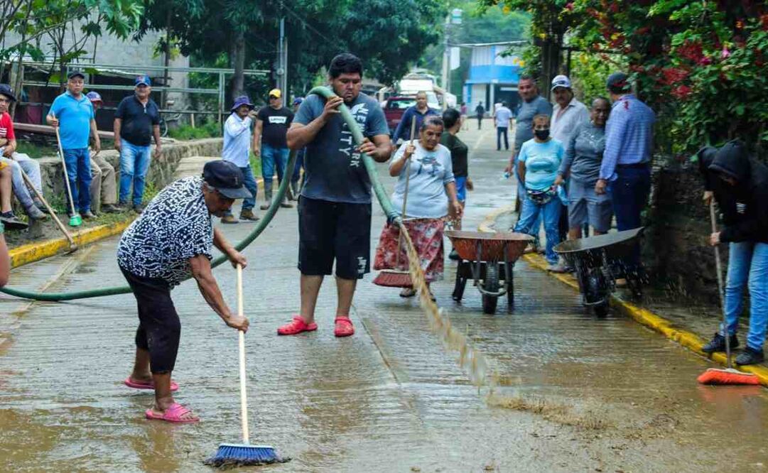 Tras la contingencia se iniciaron trabajos de desazolve en las colonias Rincón de López y Juárez; el 30 de agosto se activó el Plan DN-III y se instaló el Comando Operativo para la Seguridad en Salud. Foto: Especial