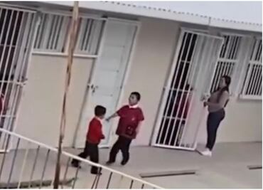 Encierran a niño de preescolar en salón de clases de Guanajuato; entre lágrimas, suplica que lo dejen salir