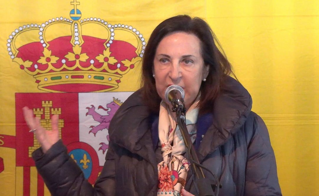 La ministra de Defensa, Margarita Robles, ha visitado este viernes a los casi 400 marinos españoles que desde la fragata 'Almirante Juan de Borbón" y el buque de aprovisionamiento 'Patiño' participan en la Agrupación Naval Permanente de Escoltas número 1 de la OTAN (SNMG-1), referentes para la seguridad marítima en el mar del Norte, el Ártico o el Báltico. Foto: EFE