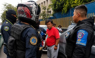 Alcaldía Cuauhtémoc remite a 57 franeleros; apartaban lugares en vía pública y cobraban de forma indebida