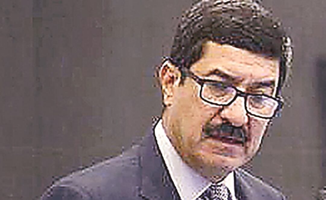 Contra su antecesor. Ayer por la mañana Javier Corral se reunió con autoridades de la PGR para formalizar la solicitud de detención. FOTO: