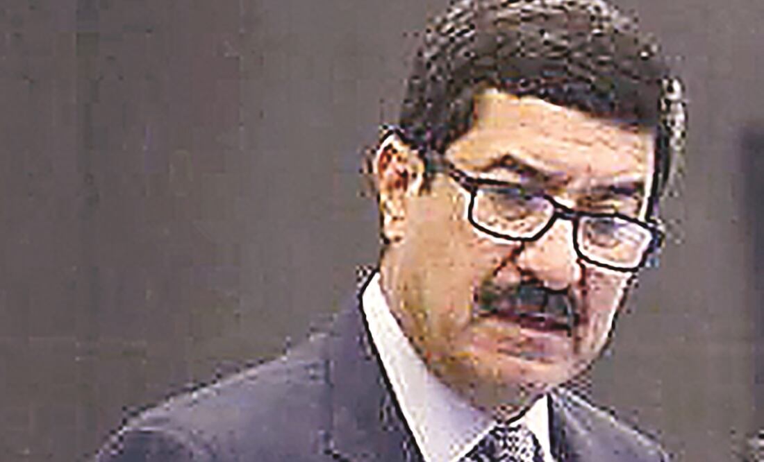 Contra su antecesor. Ayer por la mañana Javier Corral se reunió con autoridades de la PGR para formalizar la solicitud de detención. FOTO: