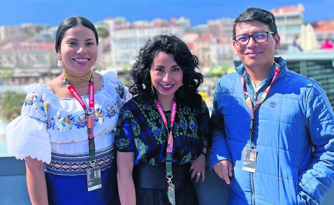 Ana María Vázquez y Xun Sero junto a la directora ecuatoriana, Frida Muenala. Foto: Alejandra Musi | El Universal