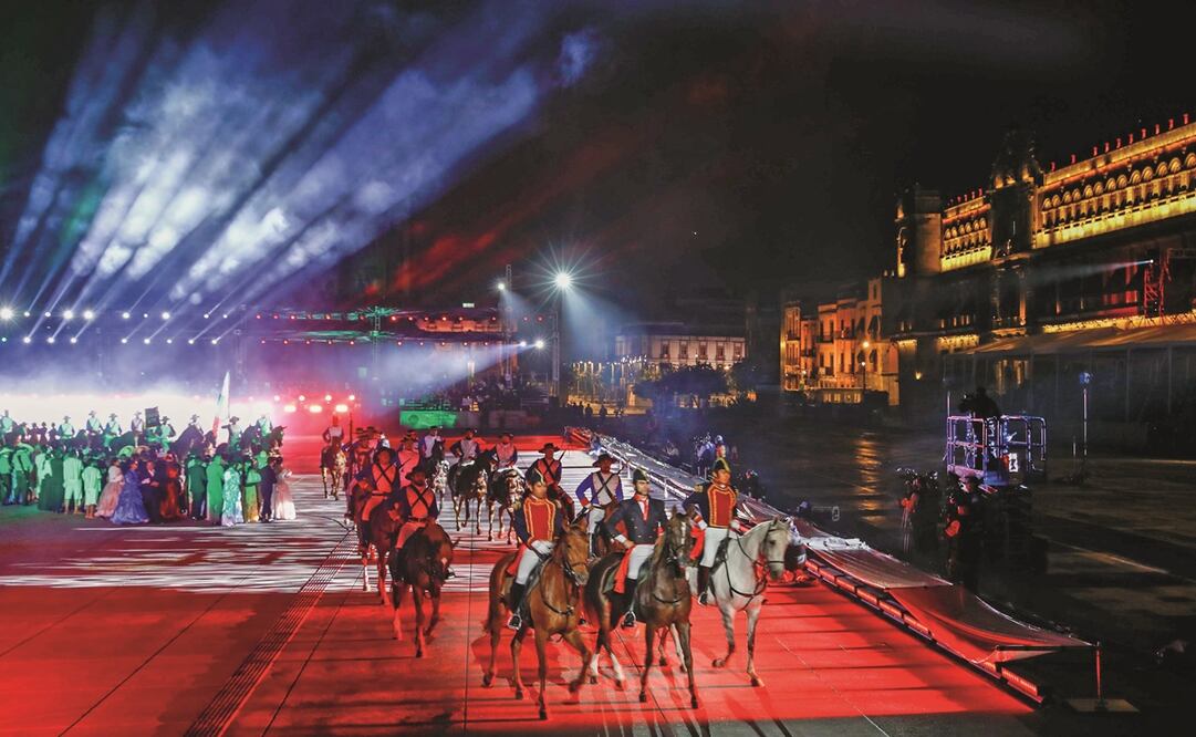 En el Zócalo capitalino se representaron escenas de la consumación de la Independencia de México, como parte de las celebraciones. Foto: Diego Simón Sánchez. El Universal