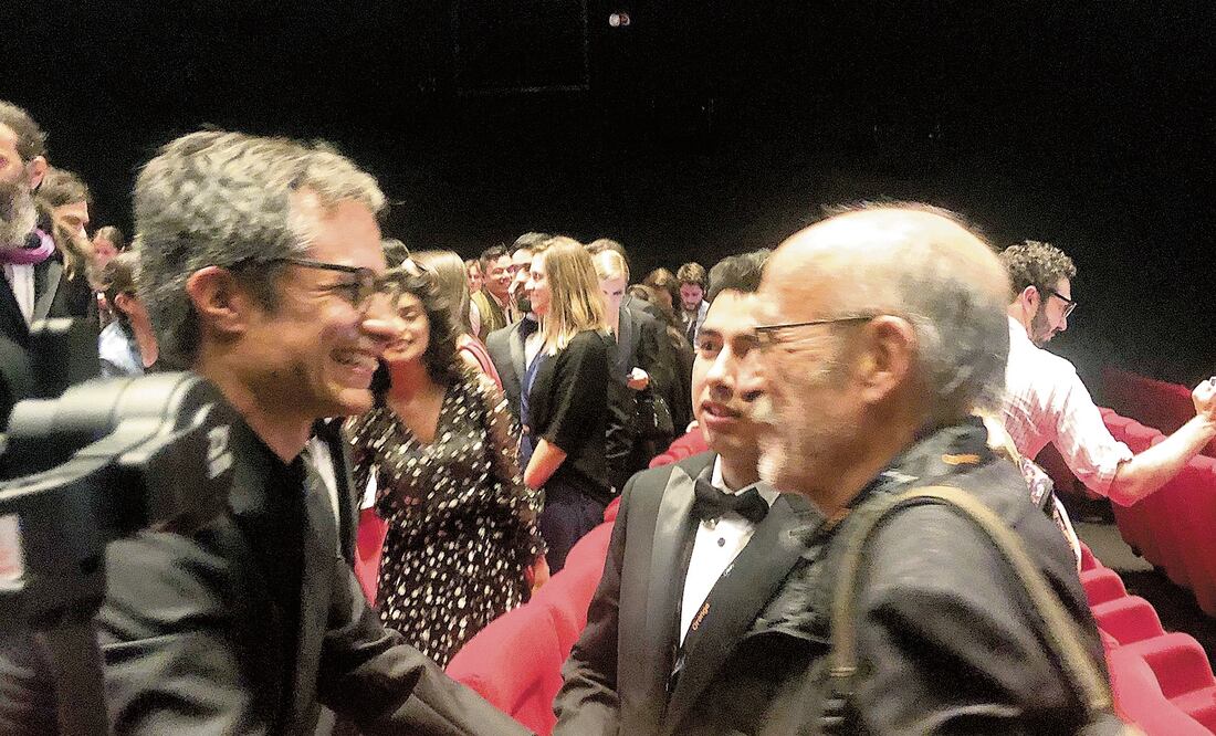 El actor y director se encontró con José María Riva, director de la Semana de la Crítica que premió Amores perros. FOTOS: ALEJANDRA MUSI. EL UNIVERSAL Y AP