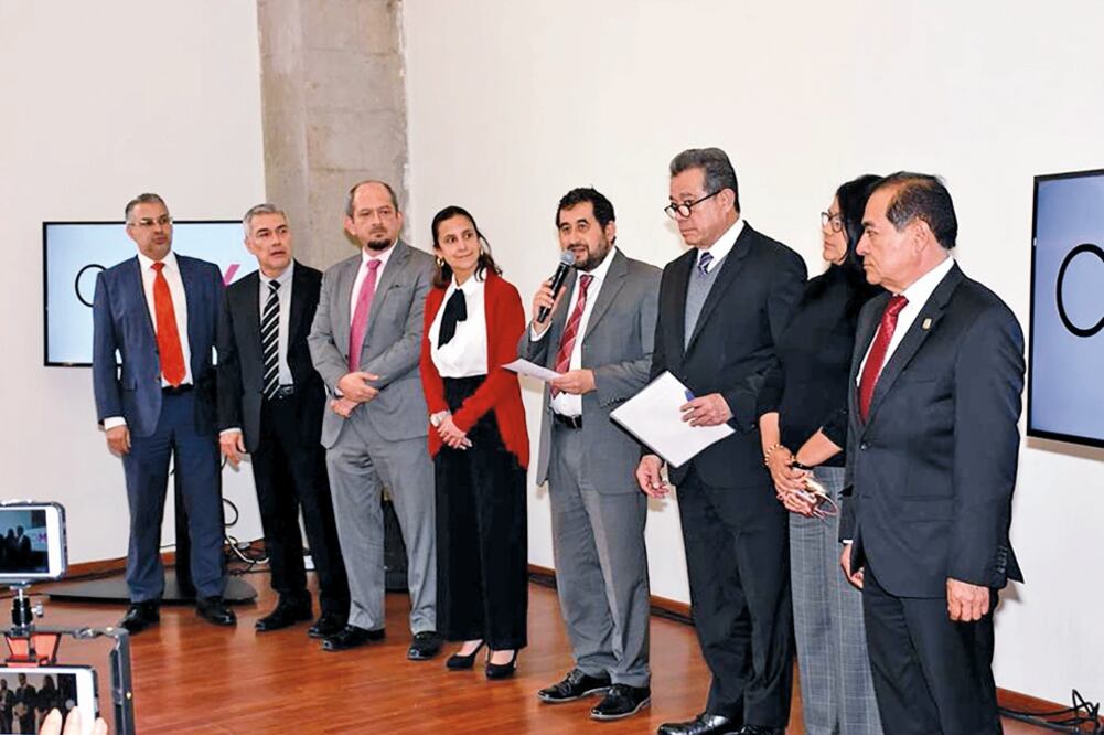 En el Antiguo Palacio del Ayuntamiento, los funcionarios capitalinos y el equipo de Sheinbaum siguen con la transición. (ESPECIAL)