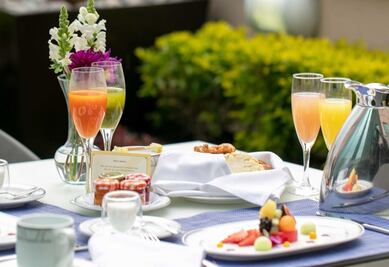 Descubre este brunch dominical con mimosas y vista al paseo de la Reforma 