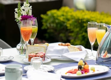 Descubre este brunch dominical con mimosas y vista al paseo de la Reforma