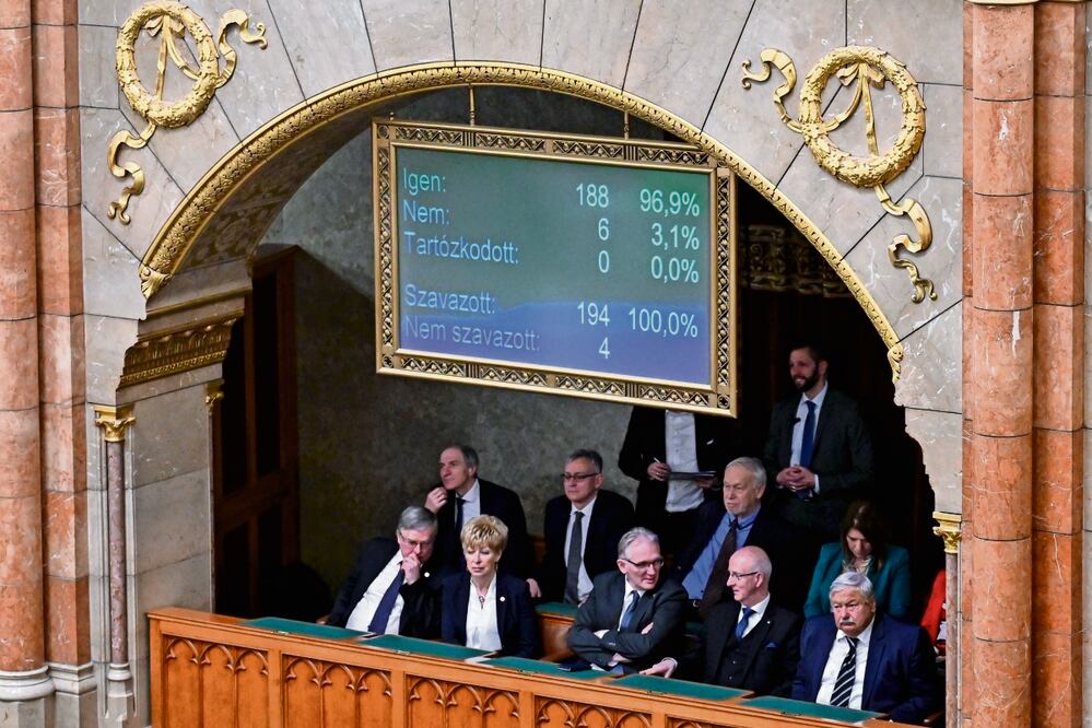 El Parlamento húngaro votó la ratificación de Suecia para unirse a la OTAN, poniendo fin a más de 18 meses de retrasos que han frustrado la alianza mientras busca expandirse en respuesta a la guerra de Rusia en Ucrania. Foto: Denes Erdós / AP