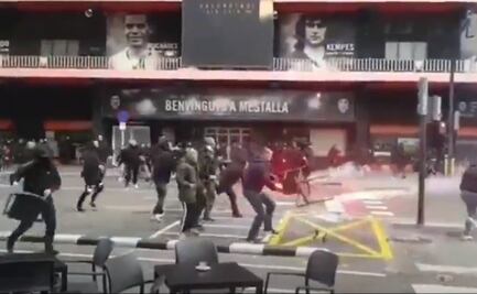 Brutal pelea campal entre aficionados del Valencia y Barcelona