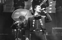 Alex Fernández pospone concierto que ofrecería en Uruapan por la violencia y por respeto a la memoria de Carlos Manzo: "México está de luto"