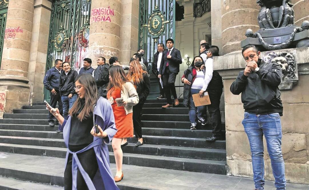 Este miércoles aún se observaban pintas y destrozos que realizaron manifestantes de la comunidad LGBT.