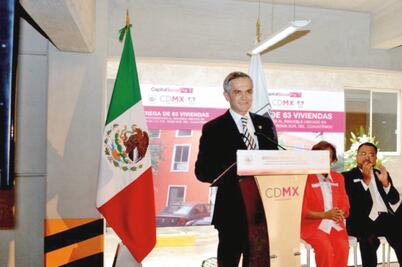 Mancera pide bajar techo de endeudamiento de la capital