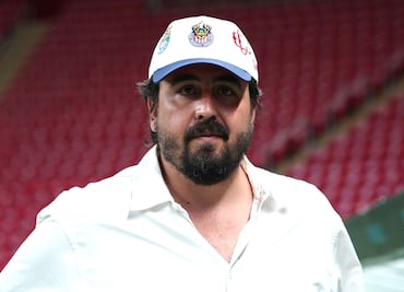 Amaury Vergara asiste a juego de los Astros de Jalisco; afición de Chivas lo tunde en redes