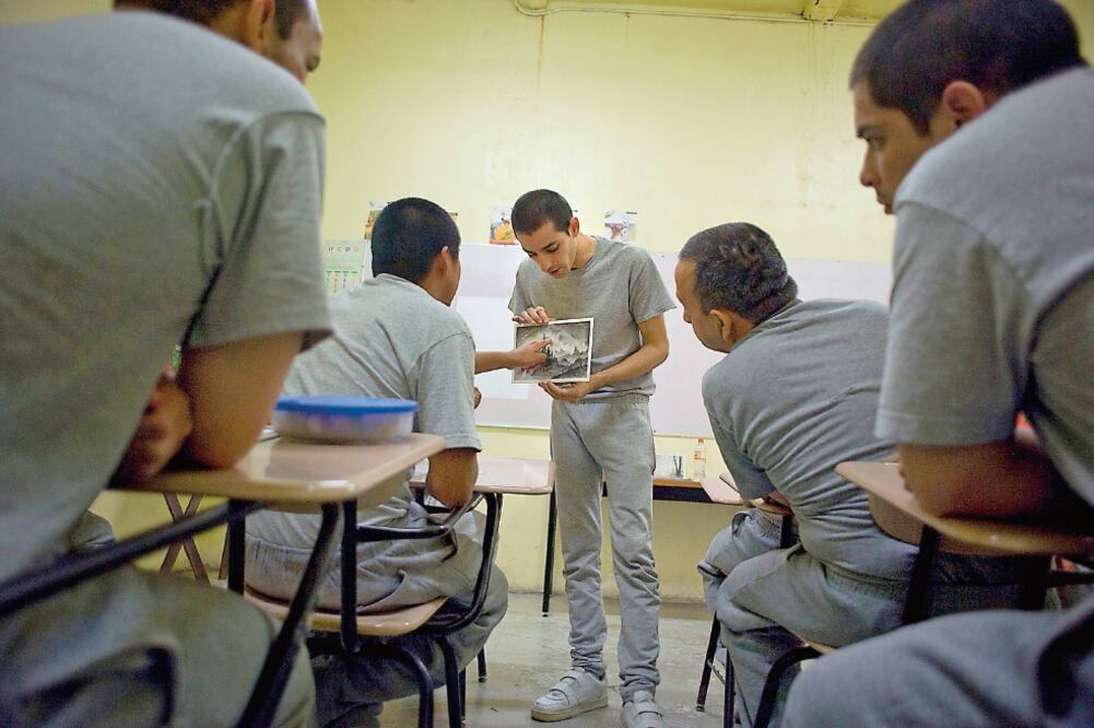 A través del diputado Waldo Fernández, el PRD busca que los gobiernos financien y fomenten la reintegración social de los presos (ARCHIVO. EL UNIVERSAL)