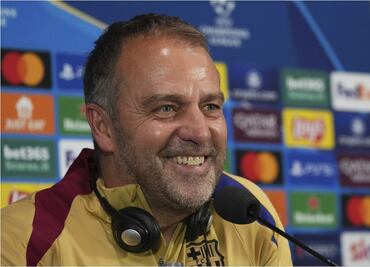 Hansi Flick renueva con el Barcelona tras gran temporada; firmó hasta 2027