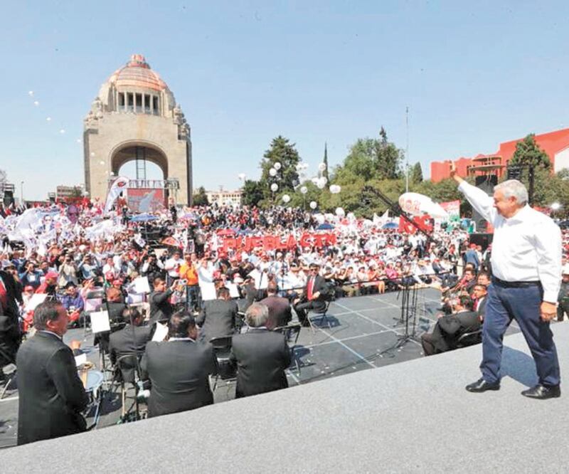 En el Monumento a la Revolución, el Presidente tuvo su primera reunión cara a cara con uno de los sectores más duros del PRI: la CTM. TOMADA DE TWITTER